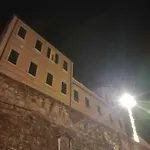 Elegant Historic With Stunning Sea View Apartmán