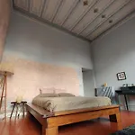 Elegant Historic With Stunning Sea View Apartmán Imperia