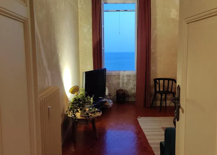 Διαμέρισμα Elegant Historic With Stunning Sea View