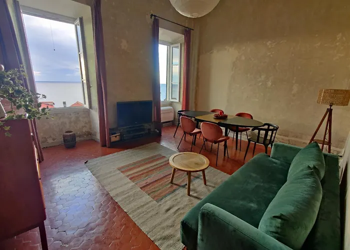 Διαμέρισμα Elegant Historic With Stunning Sea View