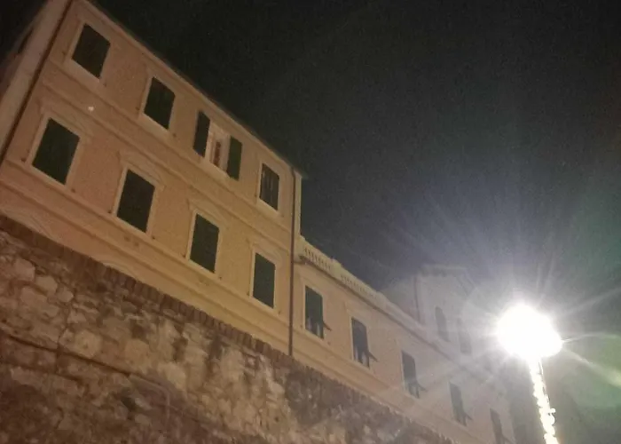 Elegant Historic With Stunning Sea View Διαμέρισμα