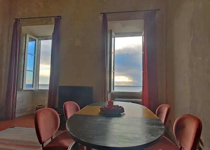 Διαμέρισμα Elegant Historic With Stunning Sea View *