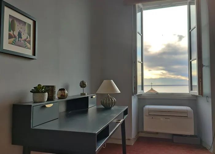 Διαμέρισμα Elegant Historic With Stunning Sea View