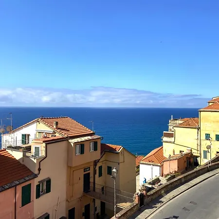 Elegant Historic With Stunning Sea View 아파트 *