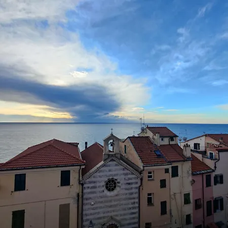 Elegant Historic With Stunning Sea View 아파트 *