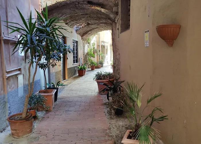 Elegant Historic With Stunning Sea View Imperia