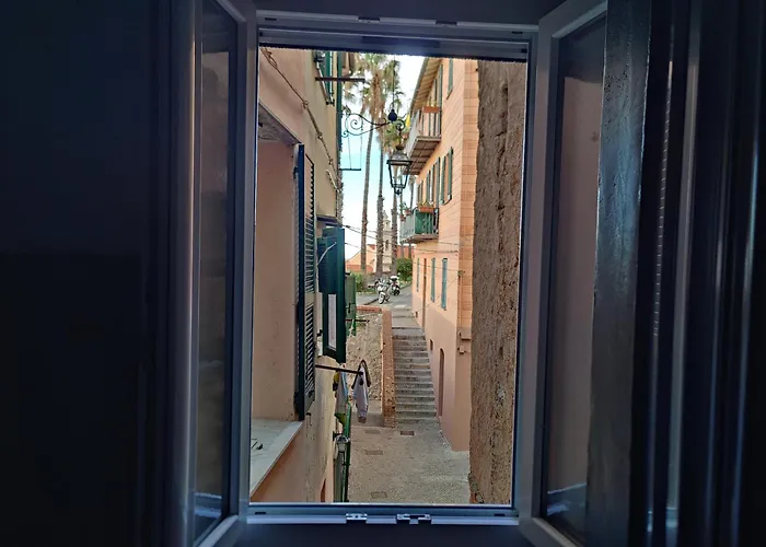 Lägenhet Elegant Historic With Stunning Sea View Imperia