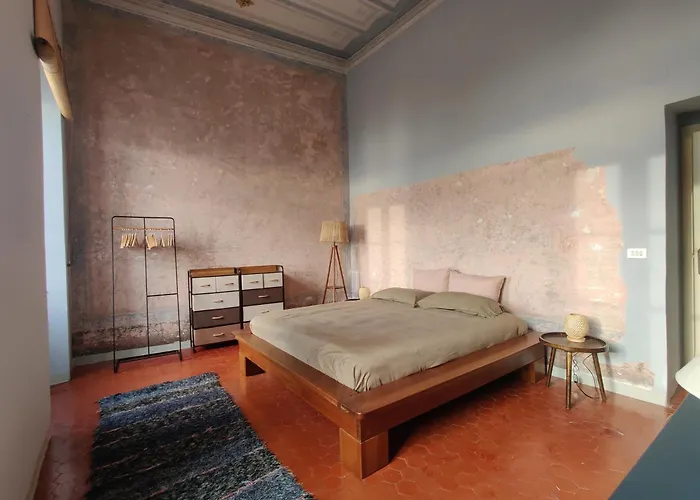 Lägenhet Elegant Historic With Stunning Sea View Imperia